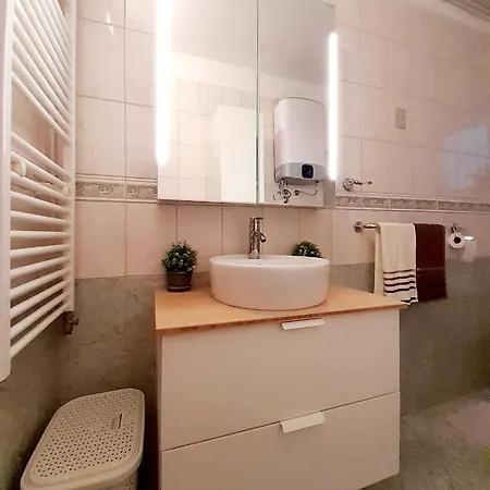 Ema Apartment