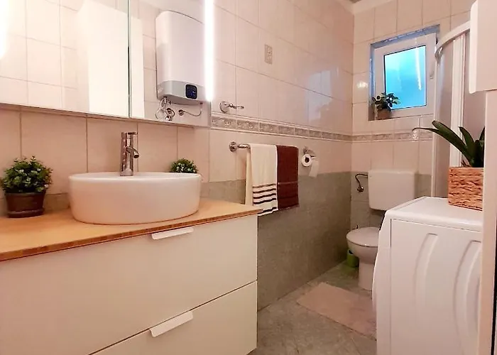 Ema Apartment