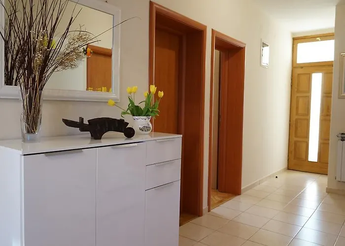 Apartment Ema *